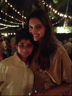 Deepika And Shahrukh Edit Me Queen Deepika Padukone